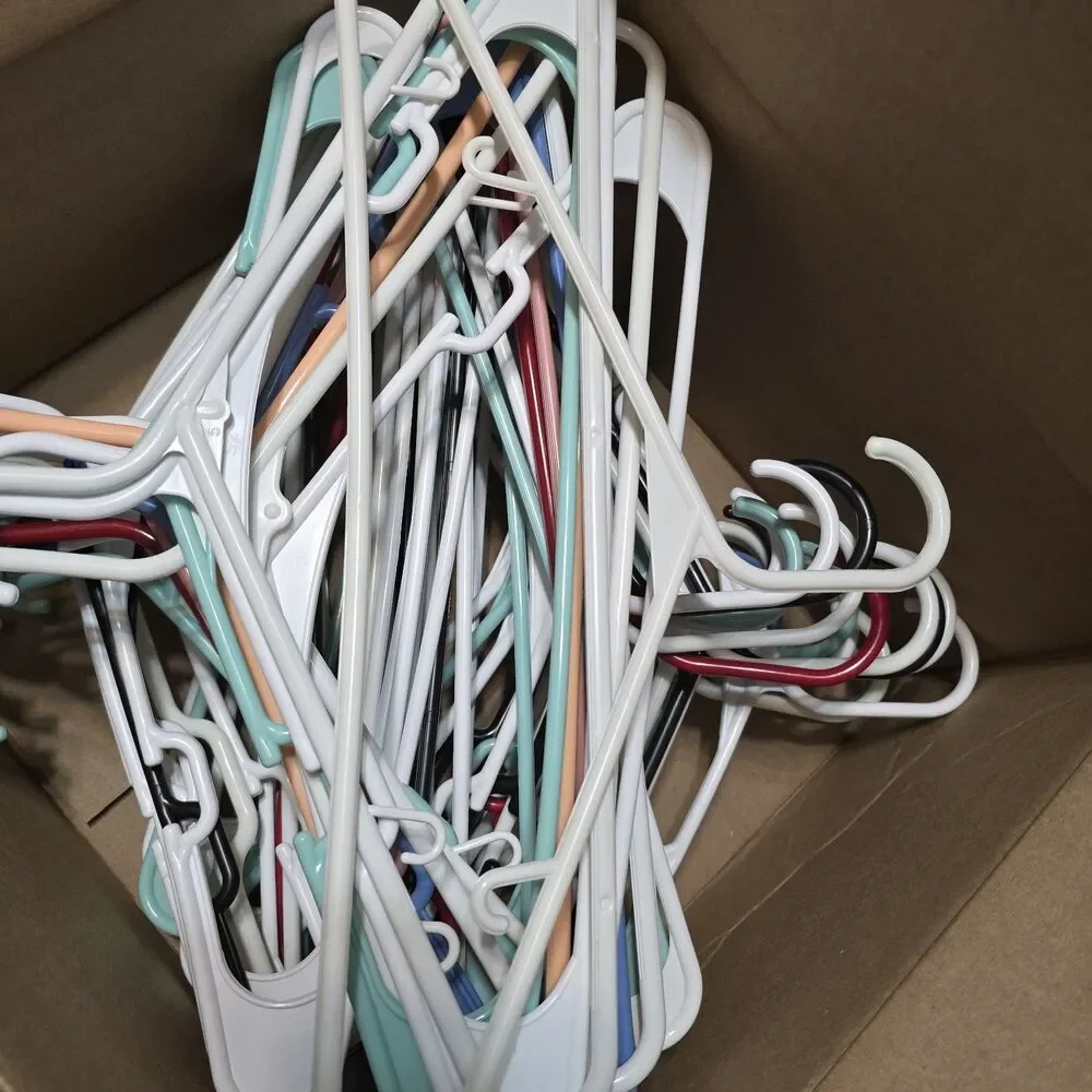 40 MultiColors Notched Plastic Tubular Clothing Shirt Pants Hangers W/Hooks